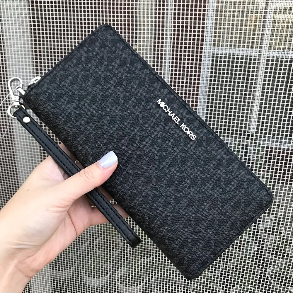 Michael Kors backpack and wallet - Picture 10 of 15